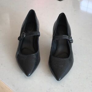 Sleek Black Pointed Toe Heels